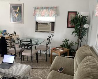 Steps to Beachfront - Manasquan - Living room