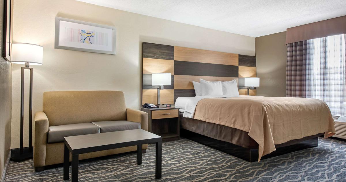 Quality Inn & Suites Lafayette - hotel rooms