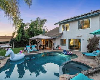 Entire Private Hot Tub, King Bed, Garage, Grand View, 3br-3bth, Available Now - סן דייגו - בריכה