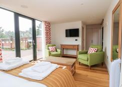 Lakeside Village & The Potting Shed - Macclesfield - Bedroom