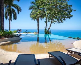 Breathtaking Sunsets And Amazing Ocean Views in Mal Pais. Sleeps 10. - Malpais - Piscina