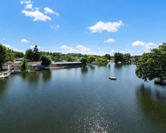 The Olde Mill Inn of Clarkston - Clarkston - Outdoors view
