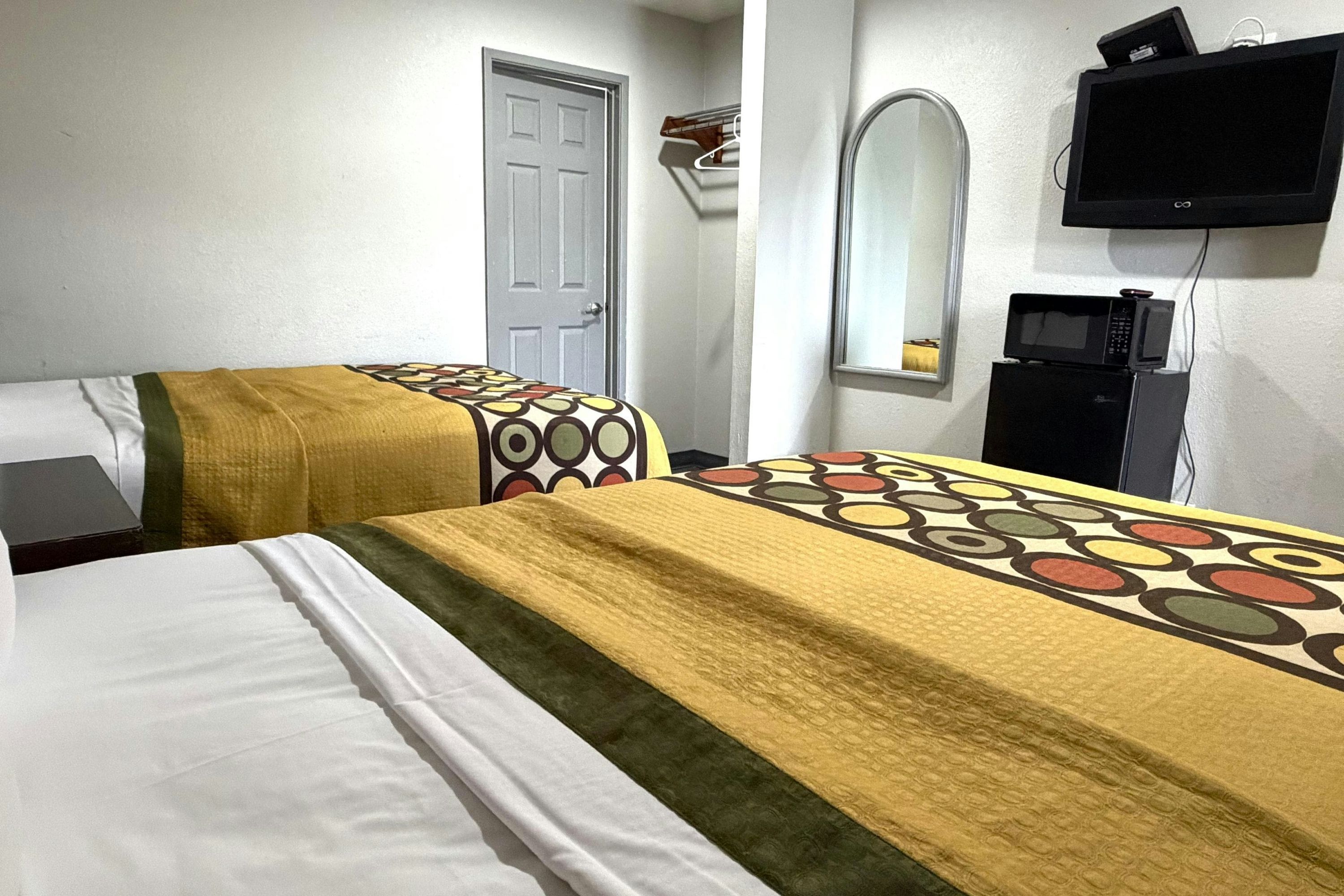 6 Rivers Motel Fortuna near Hwy 101 - Fortuna - Slaapkamer
