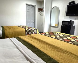 6 Rivers Motel - Fortuna - Bedroom