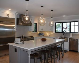 Modern amenities in Historic Federal Style Home, steps from Downtown Brandon - Brandon - Cuisine