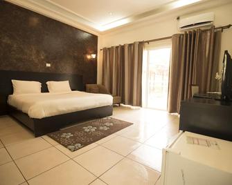 هوتل بالم بيتش - بوانت نوار - غرفة نوم