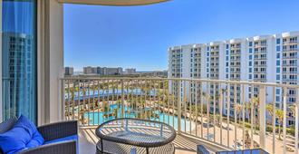 Modern Resort Condo with Balcony - Walk to Beach! - Destin - Balcony