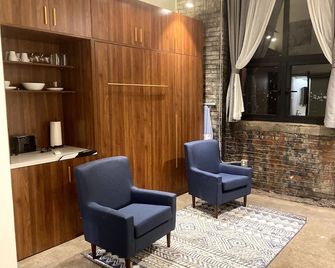 424 Gold Way-Apt. 301, Studio Apartment - Pittsburgh - Living room
