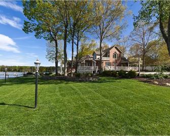 270\' gorgeous view of Lake Norman with Boat Ramp and Sand Volleyball Court - Lake Norman of Catawba - Outdoors view