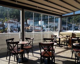 Sakura Hostel & Pub - Fethiye - Balkon