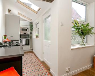 Modern 4 bedroom 2 bathroom house in Harrogate centre - Harrogate - Cocina