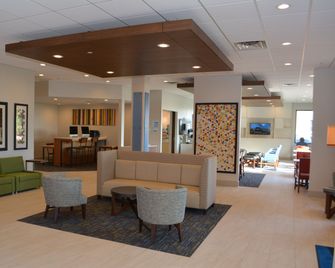 Holiday Inn Express & Suites Waterville - North By IHG - Waterville - Lounge