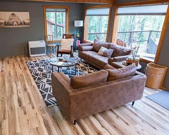 Luxury Lakefront Retreat | Sauna, Dock & Kayaks - Talkeetna - Obývací pokoj