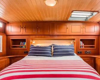 Maine Bed & Boat, Nebi - Damariscotta - Bedroom