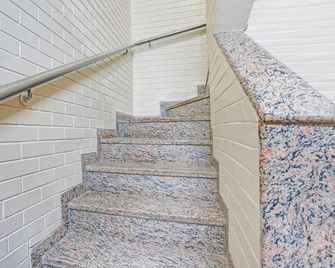 Fabhotel Stay Land - Bombay - Escaleras