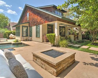 Pool and Hot Tub Ideally Located Austin Oasis - Austin - Building