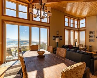 Beautiful Beach Front Home! - Tillamook - Comedor