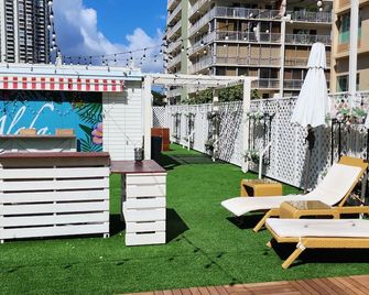 The Beach Waikiki Boutique Hostel - הונולולו - פטיו