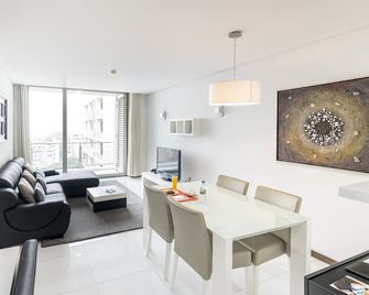 Rk Suite Hotel - Luanda - Comedor