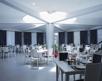 Atrium Deluxe Resort - Golem - Restaurante
