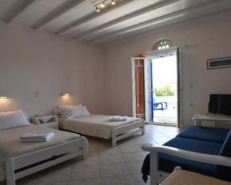 Nostos Beachfront Apartments & Studios - Agios Ioannis