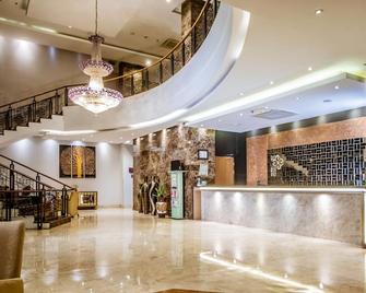 Grand Tjokro Yogyakarta - Yogyakarta - Front desk