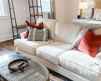 New Studio Apt w KING Bed 1mi to Columbias Sq - Columbia - Вітальня
