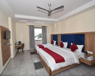 Hotel Vaishno Devi Heights - Katra - Ložnice