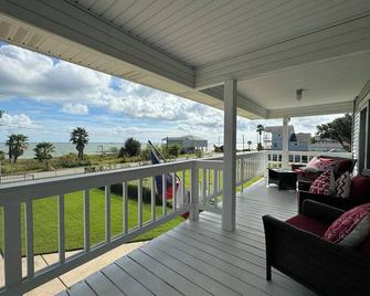 \'The Lone Star\' Water View House with Balcony. - Dickinson - Balcony