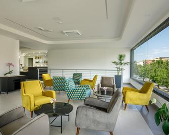 Simon Hotel Aprilia - Апрілія