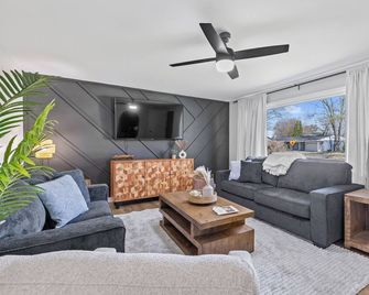 3 Bedroom Edgebrook Ranch Escape - Rockford - Sala de estar