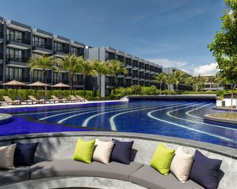 Courtyard by Marriott Phuket Chalong Bay Resort - Chalong - Zwembad