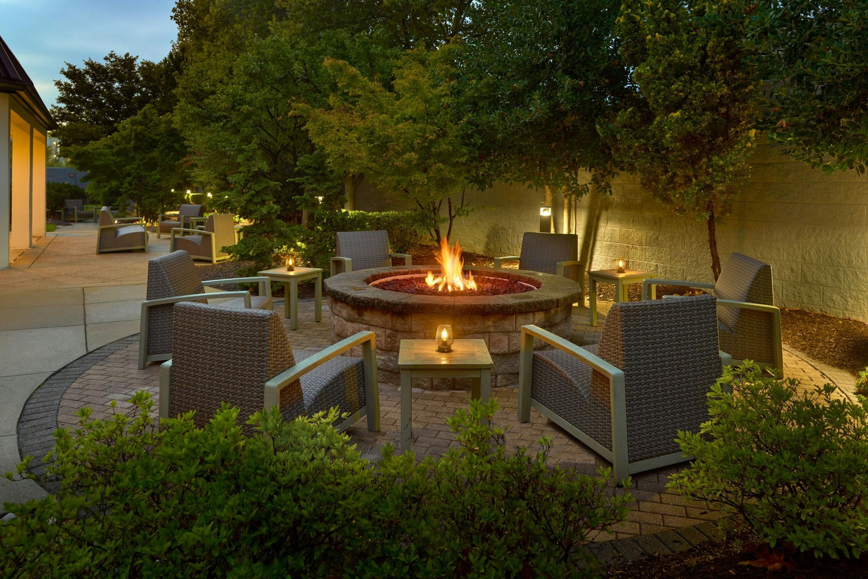 Courtyard by Marriott Frederick - פרדריק - פטיו