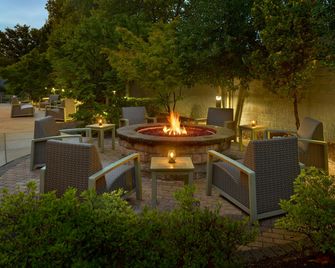 Courtyard by Marriott Frederick - פרדריק - פטיו