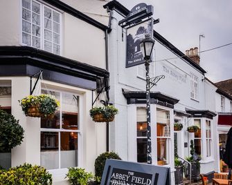 The Abbey Field - Kenilworth - Building