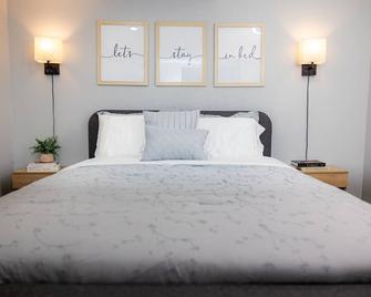 French Charm in Brampton 2 Bdrm Apt - Brampton - Schlafzimmer