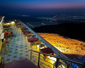 Oryx Grand Jebel Hafeet - Al-Ain