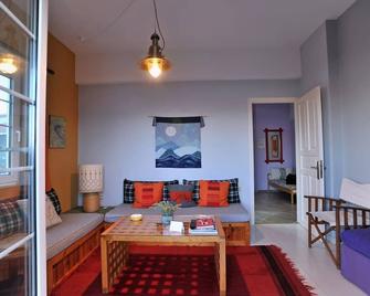 Maistros Studios - Galaxidi - Living room