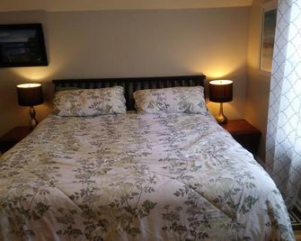 One Bedroom And Nice Walk In Shower Close To The Beach Close To Isle - Mount Pleasant - Bedroom