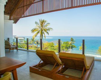 Rajavilla Lombok Resort - Seaside Serenity - Senggigi - Balcón