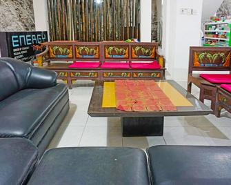OYO Life 91571 Hotel Ss Bukit Cemara Syariah - Batu - Ingresso