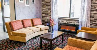 Quality Inn and Suites South Bend Airport - South Bend - Oturma odası