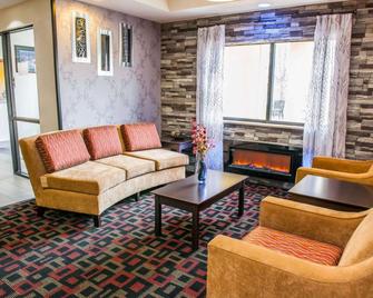 Quality Inn and Suites South Bend Airport - South Bend - Living room