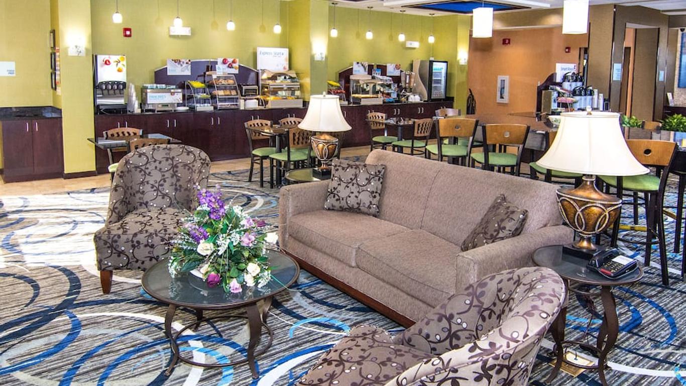 Holiday Inn Express & Suites Elkton - University Area By IHG