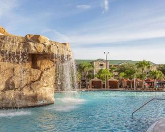 Celebration's Best-Kept Secret! Full Kitchen, Outdoor Pool, Free Shuttle! - Celebration - Басейн