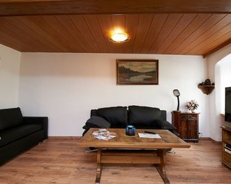 Ferienwohnung Beim Halt - Wasserburg am Inn - Living room