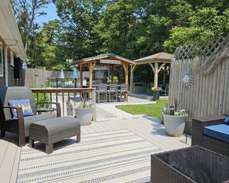 2 Homes -10 Min Walk to Beach. NEW 18x36 In Ground Pool-Backyard Gathering Space - Eastham - Innenhof