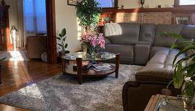 West Oakland Home Minutes From San Francisco Flexible Cancellation ! - Oakland - Living room