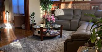 West Oakland Home Minutes From San Francisco Flexible Cancellation ! - Oakland - Phòng khách