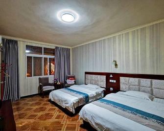 Hailuogou Qixin Hotel - Garzê - Bedroom